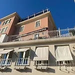 Beautiful Flat With Terrace And Sea View - Free Parking