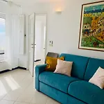 Beautiful Flat With Terrace And Sea View - Free Parking
