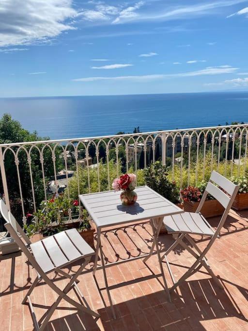 Beautiful Flat With Terrace And Sea View - Free Parking *