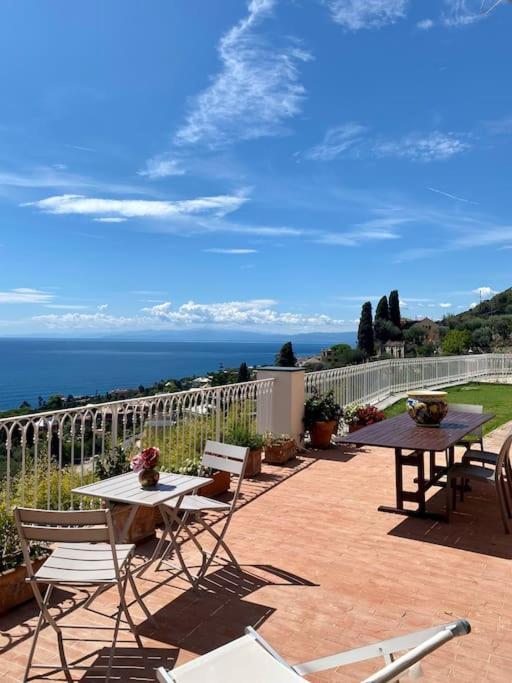 Apartment Beautiful Flat With Terrace And Sea View - Free Parking