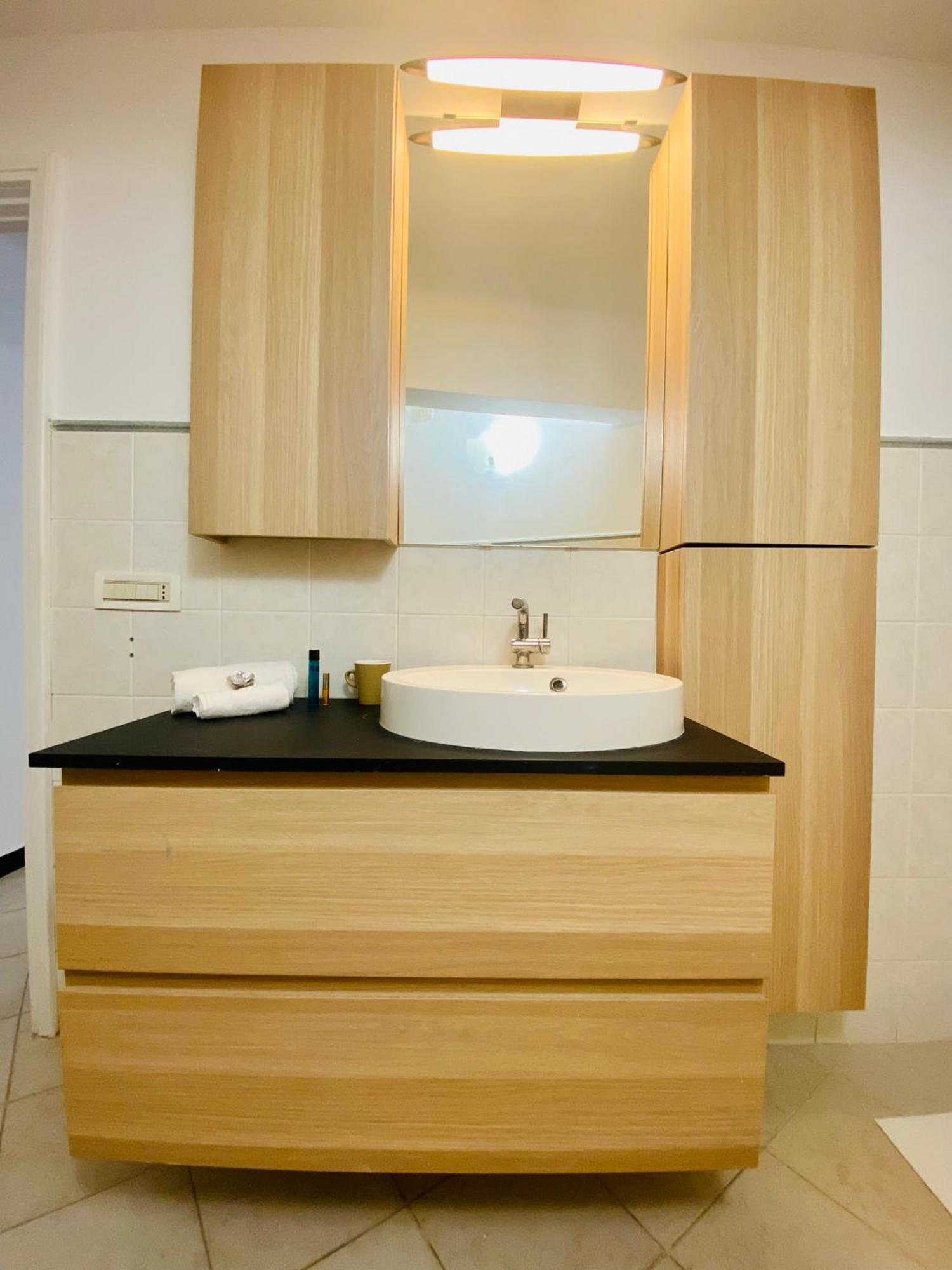 Beautiful Flat With Terrace And Sea View - Free Parking Apartment
