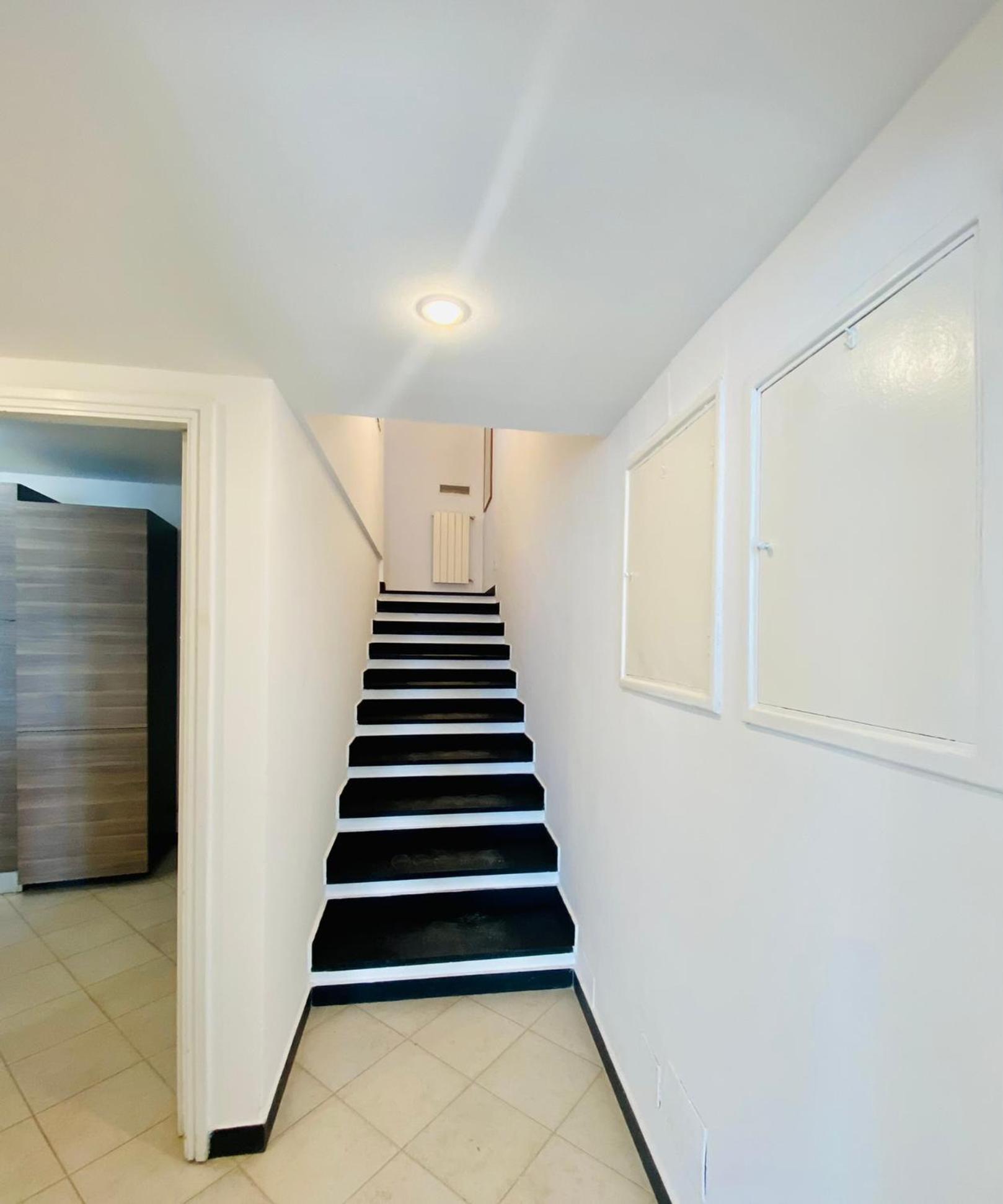 Beautiful Flat With Terrace And Sea View - Free Parking