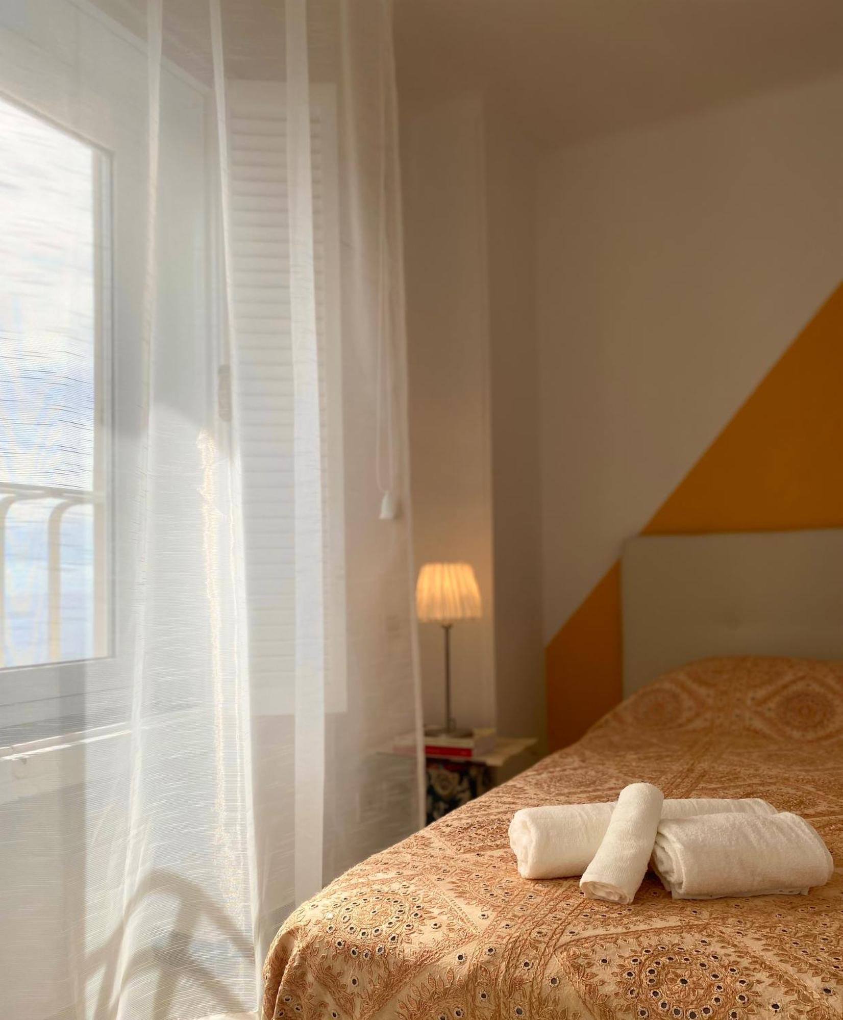 Beautiful Flat With Terrace And Sea View - Free Parking Apartment