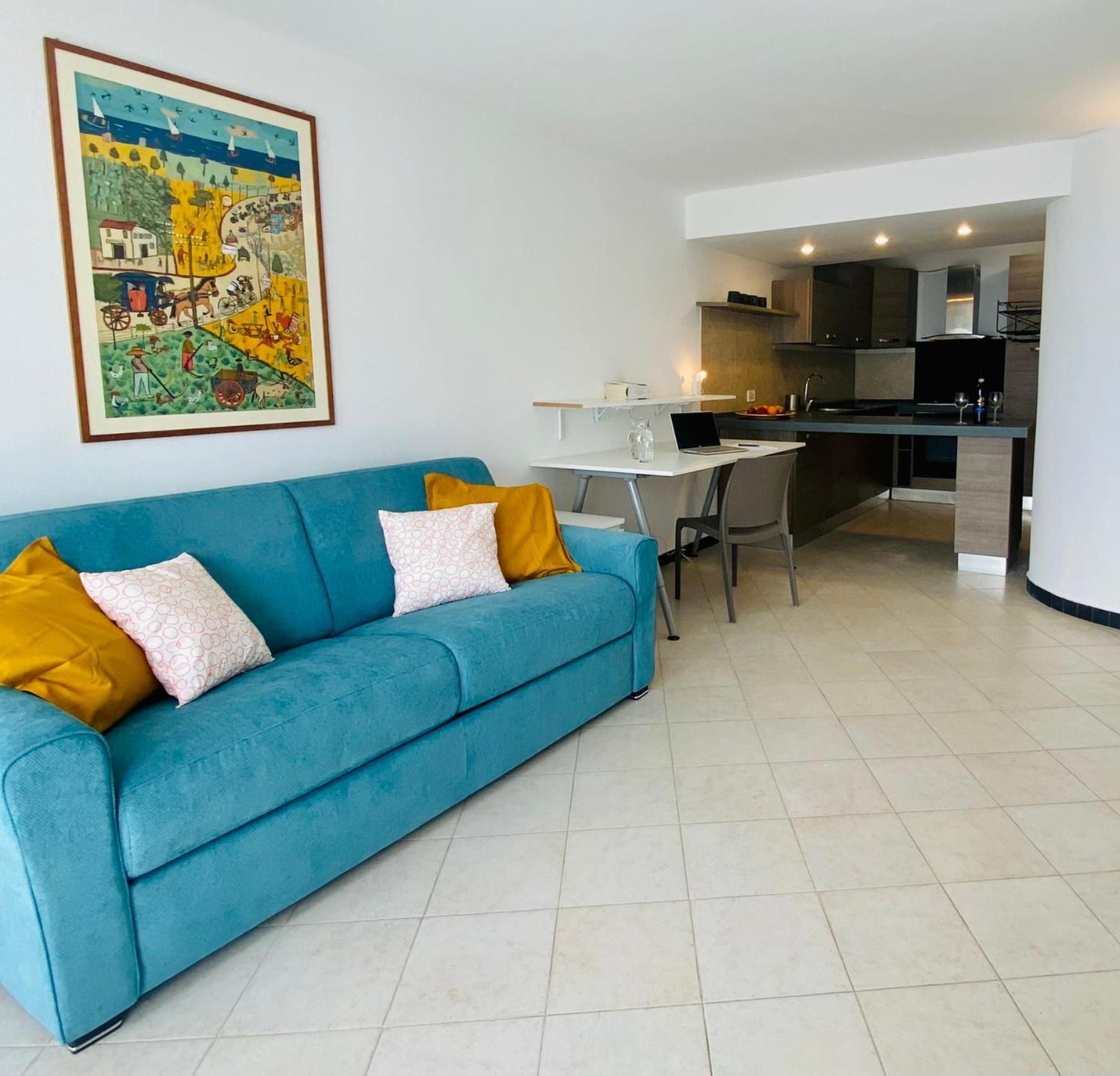 Beautiful Flat With Terrace And Sea View - Free Parking Apartment *